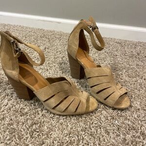 1.STATE Tan Suede Open-Toe Ankle Strap Block Heel Sandals